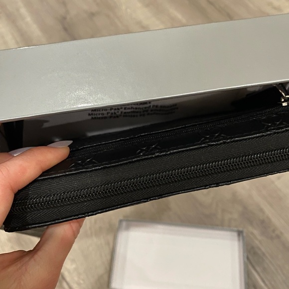 DONATED. - Picture 3 of 4